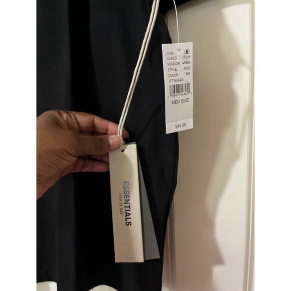 NWT Men's Fear of God Essentials T-Shirt Medium or Large Black V-Neck - Picture 3 of 8